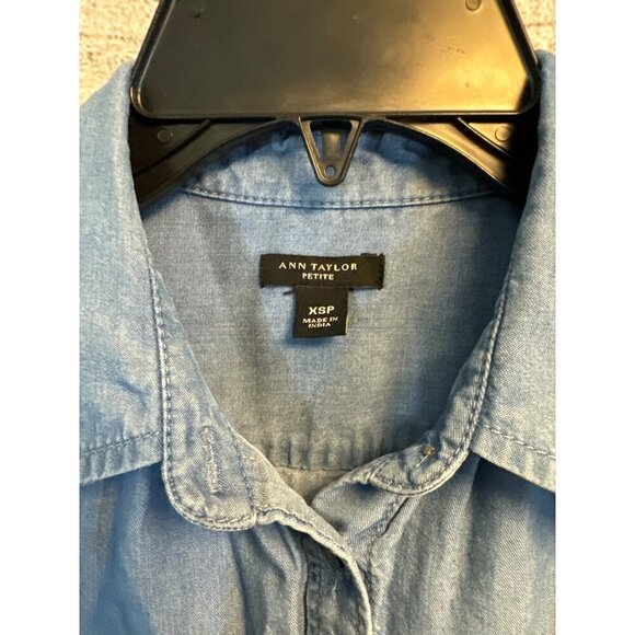 Ann Taylor Chambray Sleeveless Button-Down XSP - Picture 2 of 3